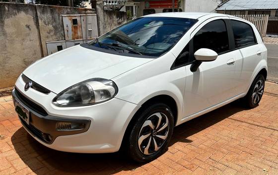 FIAT PUNTO 1.6 ESSENCE 16V FLEX 4P MANUAL FIAT PUNTO 1.6 ESSENCE 16V FLEX 4P MANUAL